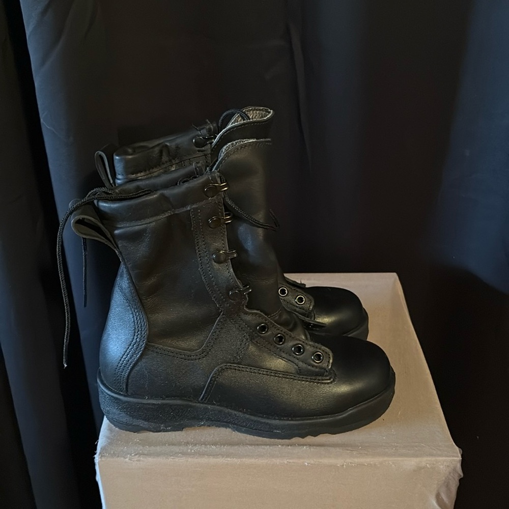 Wellco combat boots size 3 XW men or women’s